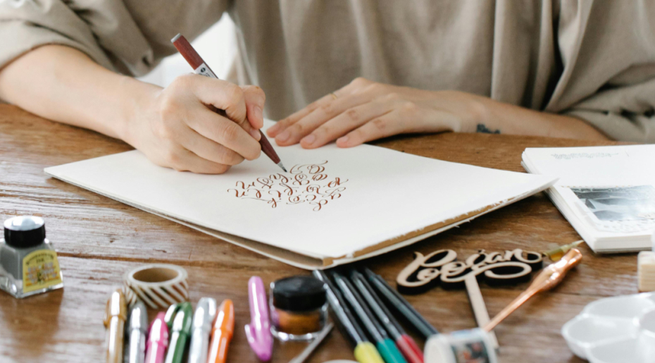 5 étapes simples pour dessiner ton premier lettering design