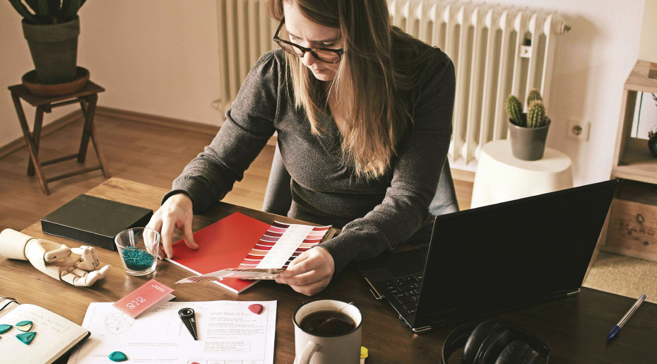 Directeur artistique ou graphiste ? La bonne réponse dépend de ton problème.